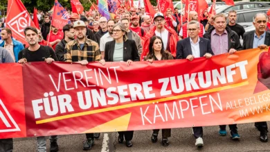 Bei Volkswagen sollen angeblich 100.000 der rund 657.000 Jobs gestrichen werden. Die IG Metall läuft dagegen Sturm. | Foto: IG Metall/Heiko Stumpe