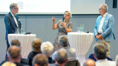 Streiten ums Bauen (von links): NST-Hauptgeschäftsführer Jan Arning, DASL-Präsidentin Monika Thomas und Architektenkammer-Vize Christoph Schild. | Foto: Kai-Uwe Knoth