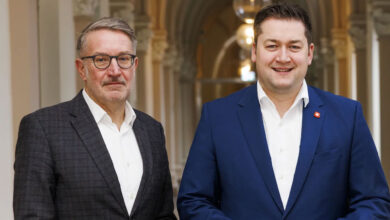 Thorsten Kornblum (rechts) schlägt Gerold Leppa als Wirtschaftsdezernent vor. | Foto: Stadt Braunschweig/Daniela Nielsen
