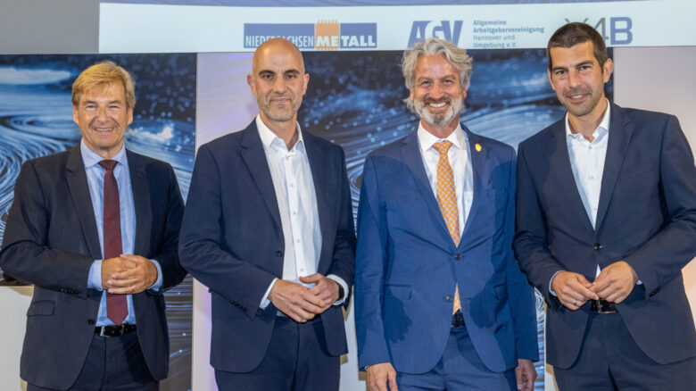Volker Schmidt (von links) mit Oberbürgermeister Belit Onay und seinen Herausforderern Peter Karst und Axel von der Ohe. | Foto: Axel Herzig