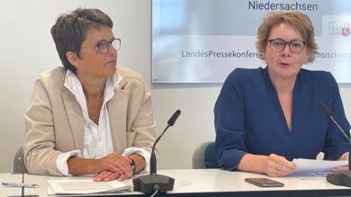 Im Team für mehr Digitalisierung: Anke Pörksen (links) und Daniela Behrens. | Foto: Wallbaum