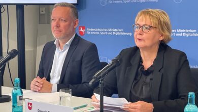 LKA-Präsident Thorsten Massinger und Innenministerin Daniela Behrens. | Foto: Wallbaum