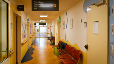 Der Wartebereich der Neuropädiatrie im Klinikum Oldenburg. | Foto: Link