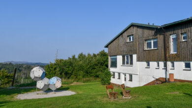 Die Baude auf dem Ravensberg muss einem Hotel weichen. | Foto: Link