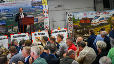 Grant Hendrik Tonne spricht beim Heidegipfel in Bispingen. | Foto: Link