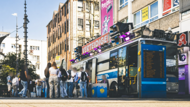 Der "Adenauer SRP+" bei einer Schultour in Wuppertal. | Quelle: Zentrum für Politische Schönheit