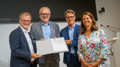 Wollen bei der Fachkräfteeinwanderung noch enger zusammenarbeiten (von links): Johannes Pfeiffer, Gerhard Oppermann, Klaus Dierker und IHKN-Hauptgeschäftsführerin Maike Bielfeldt. | Foto: Link
