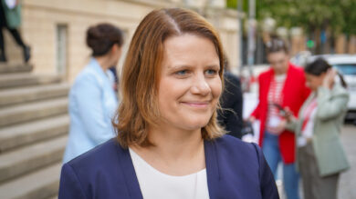 Vize-Ministerpräsident Julia Willie Hamburg gibt nach der Wahl von Olaf Lies ein Pressestatement ab. | Foto: Link