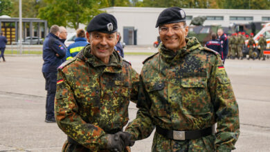 Frank Wachter (links) übernimmt das Landeskommando von Dirk Waldau. | Foto: Link