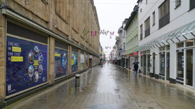Auch die Innenstadt von Wilhelmshaven hat mit Leerstand
zu kämpfen. In der strukturschwachen Stadt an der Nordseeküste
hat das allerdings weniger mit Spekulation zu tun,
sondern eher mit der Zurückhaltung der Investoren. | Foto: Link