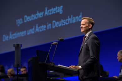 Der Bundesdrogenbeauftragte Prof. Hendrik Streeck plädierte dafür, Prävention besser zu vergüten. | Foto: Christian Glawe-Griebel, Erik Lewejohann / helliwood.com