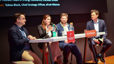 Suchen nach Resilienz für die Treibstoffversorgung der Streitkräfte (von links): Ralf Diemer, Birgit Görtler, Arthur Hustad und Moderator Tobias Block. | Foto: Link