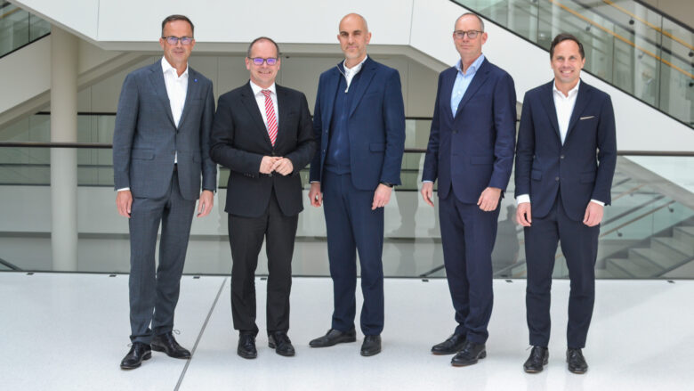 Wollen den Messestandort Hannover wieder auf Kurs bringen (von links): Jochen Köckler, Grant Hendrik Tonne, Belit Onay, Holger Feist und Konstantin Kühl. | Foto: Link