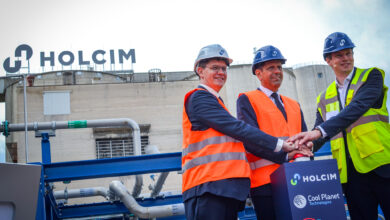 Bei der Transformation am Drücker (von links): Johannes Steininger, Olaf Lies und Stephan Hinrichs. | Foto: Link