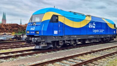 Eine Lok der EVB Logistik im neuen blau-gelben Design beim Tag der Schiene in Lübeck. | Foto: Patrik Rienitz