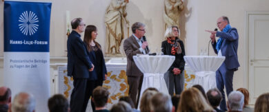 V.l.: Prof. Dr. Andreas Paulus, Kristin Schneider, Prof. Christoph Dahling-Sander, Ines-Jacqueline Werkner und Landesbischof Ralf Meister | Foto: Jens Schulze