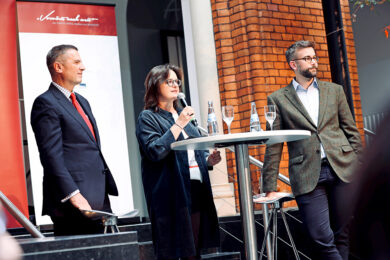 Alexandra Kruse mit Thomas Mang (links) und Niklas Kleinwächter. | Foto: ADAC