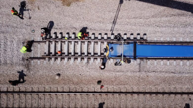 Wie wird der Engpass auf der Schiene zwischen Hamburg und Hannover behoben? Die Signale stehen auf Neubau statt Runderneuerung. | Foto: MagioreStock via Getty Images