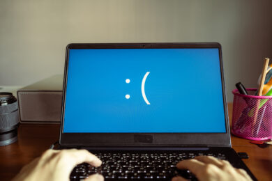 Computerprobleme erschweren den Finanzbeamten in Niedersachsen die Arbeit. | Foto: GettyImages/Wachiwit