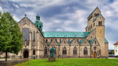 Die Kathedrale von Hildesheim braucht einen neuen Hausherren. | Foto: Borisb17 via Getty Images