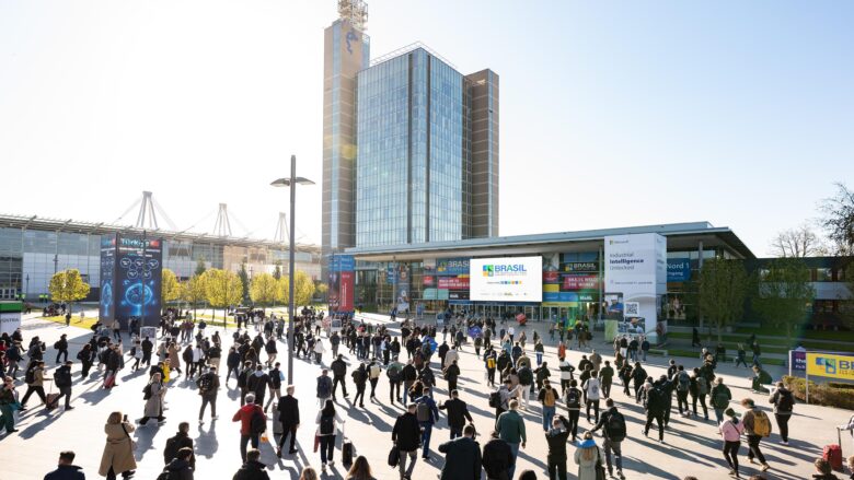 Besucher kommen am Morgen am Eingang Nord bei der Hannover-Messe an. | Foto: Deutsche Messe