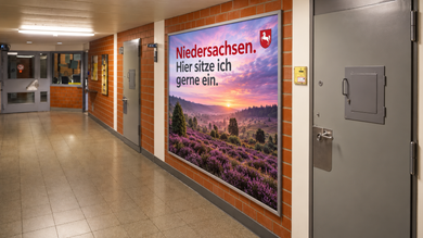 Eine neue Kampagne könnte die Fluchtversuche in Niedersachsens Haftanstalten verringern. | Foto: Link, mit KI verändert