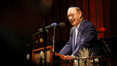 Michael Fürst spricht zum Holocaust-Gedenktag in der Synagoge der Jüdischen Gemeinde Hannover. | Foto: Christian Behrens/LVJGNDS
