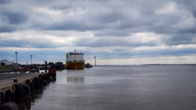 Im Emder Außenhafen soll ein neuer Großschiffsliegeplatz entstehen. | Foto: Link (Archiv)