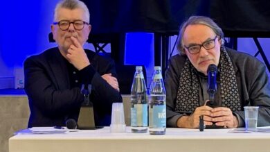 Der Antisemitismusbeauftragte Gerhard Wegner (l.) moderiert die Diskussion mit Prof. Natan Sznaider. | Foto: Beelte-Altwig