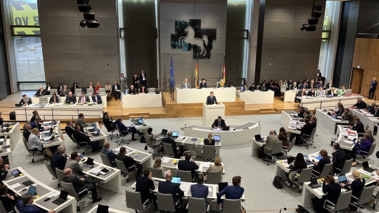 Sebastian Lechner spricht im Mai-Plenum. | Foto: Kleinwächter