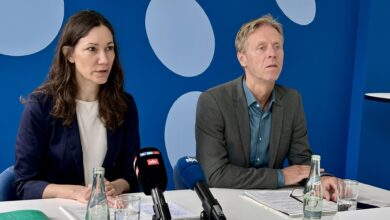 Sozialdezernentin Anne Spiegel und Fachbereichsleiter Roland Levin fordern eine gesellschaftliche Debatte über Gewalt gegen Helfer. | Foto: Beelte-Altwig