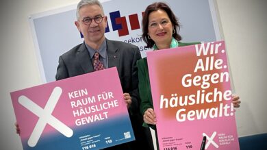 Thomas Smollich und Susanne Schmitt stellen ihre Kampagne gegen häusliche Gewalt vor. | Foto: Kleinwächter