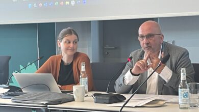 Werben für Kennzeichnungspflicht: die Grünen-Fraktionschefs Anne Kura und Detlev Schulz-Hendel. | Foto: Wallbaum