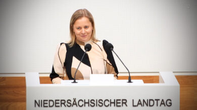 Stellt den Koalitionsfrieden auf die Probe: Kirsikka Lansmann. | Foto: Plenar-TV/Screenshot