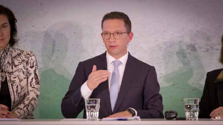 "Auch dort, wo Anträge nicht erfolgreich waren, bleiben wertvolle Strategien, Kooperationen und Entwicklungsperspektiven bestehen", sagt Falko Mohrs bei der Ergebnisverkündung in Bonn. | Foto: Screenshot