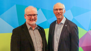 Jens Wagenknecht, Vorsitzender der ÄKN-Bezirksstelle Wilhelmshaven (r.), und sein Stellvertreter Klaus-Peter W. Schaps | Foto: Niko Gerdau / ÄKN