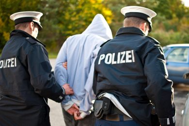 Insgesamt 2481 Fälle von Clan-Kriminalität wurden 2021 in Niedersachsen erfasst – die meisten in Oldenburg. | Foto: GettyImages/Matto Matteo