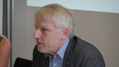 „Neben der sinkenden Zahl der Neueinstellungen geht auch
die Menge der Lehrkräfte im Vorbereitungsdienst zurück.
Das ist ein echtes Alarmzeichen“, sagt Stefan Störmer. | Foto: GEW