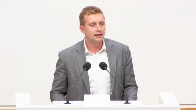 Sorgt sich um die Zukunft lokaler Medien: Tim Wook (SPD). | Foto: PlenarTV/Screenshot nkw
