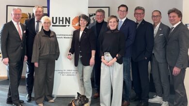 MIke Schneider (links) und der neue UHN-Vorstand. | Foto: UHN