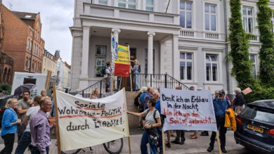 Erbaurechtnehmende demonstrieren vor der Klosterkammer in Hannover. | Foto: Martin Busch/Osnabrücker Initiative für Erbbaurechtnehmende