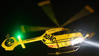 Einsatz in der Nacht: Die Zahl der Flüge der ADAC Luftrettung in der Dämmerung und Dunkelheit stieg im Jahr 2025 um fünf Prozent von 3159 auf 3314 an. | Foto: ADAC/Tobias Kühne