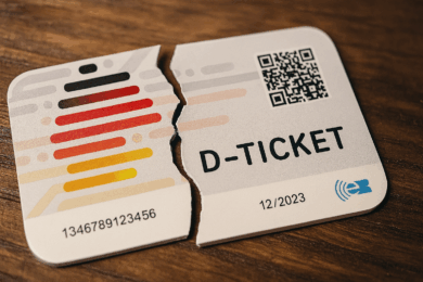 Immer noch nicht gesichert: Dem Deutschlandticket droht erneut das Aus. |  Foto: MUNV/mit KI bearbeitet