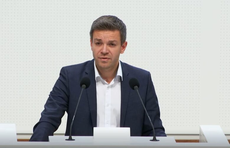 Deniz Kurku gibt sein Amt als Landesbeauftragter ab. | Foto: Büro Kurku