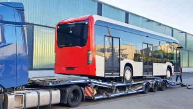 Der erste der neuen Elektrosolobusse vom Typ "eCitaro" kommt in Osnabrück an. | Foto: SWO Mobil
