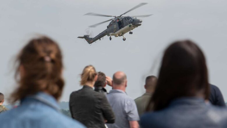 In Nordholz laden die Marineflieger zum Tag der Bundeswehr ein. Flugshows gibt es natürlich auch. | Foto: Bundeswehr/David Hecker