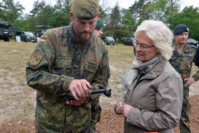 Verteidigungsministerin sieht neuen Bundeswehrstandort in Oerbke kritisch