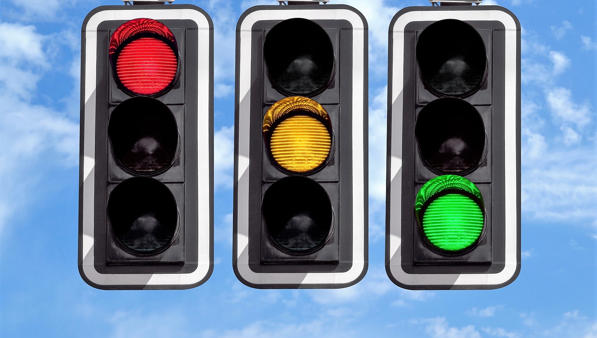 Светофор с доп секцией. Светофоры в санкт-петербурге. Светофор дорожный. Светофор с дополнительной секцией. Стрелки на светофоре.