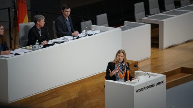 Carina Hermann wirft Rot-Grün „Missachtung der Oppositionsrechte“ vor