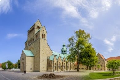Hildesheimer Bischof will im Missbrauchs-Skandal die Akten öffnen
